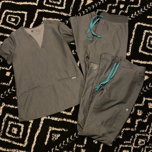Grey figs scrub set with 2 pits of pants